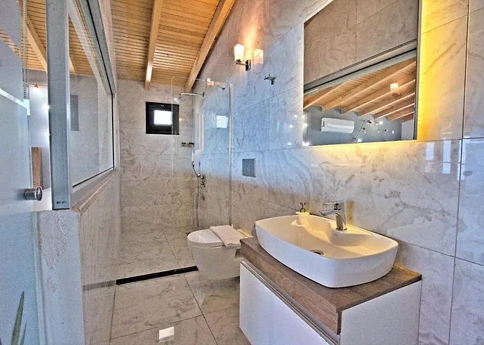 Stonehillkas Hotell 3*