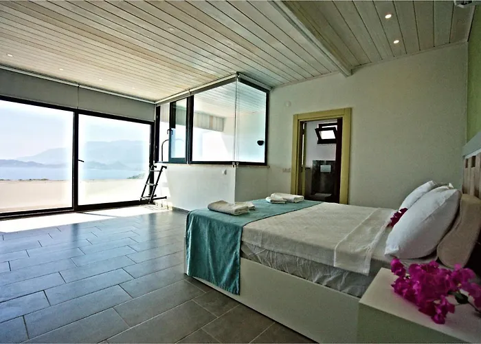 Stonehillkas Hotell 3*